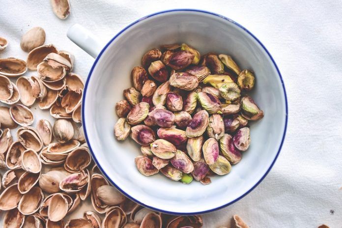 pistachios for skin